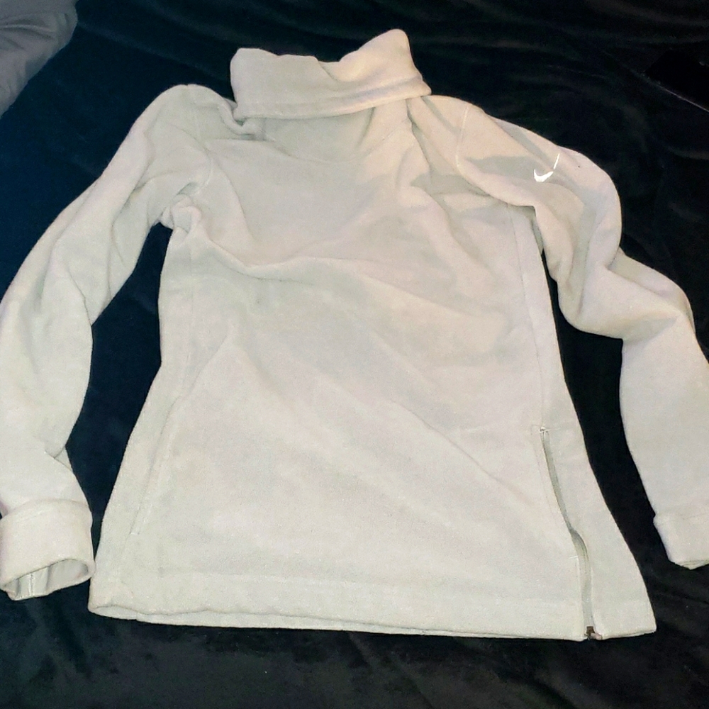 Nike Dri-Fit pullover in Like New Condition
